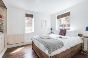 Bright and stylish apartment in trendy Islington by UnderTheDoormat, London